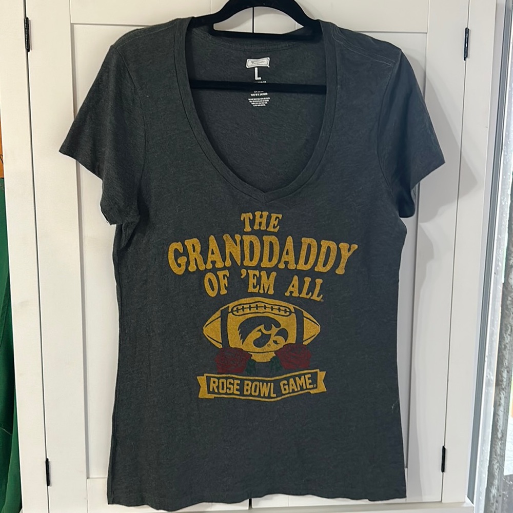 Tailgate Women’s Iowa Rose Bowl Shirt size L Hawkeyes